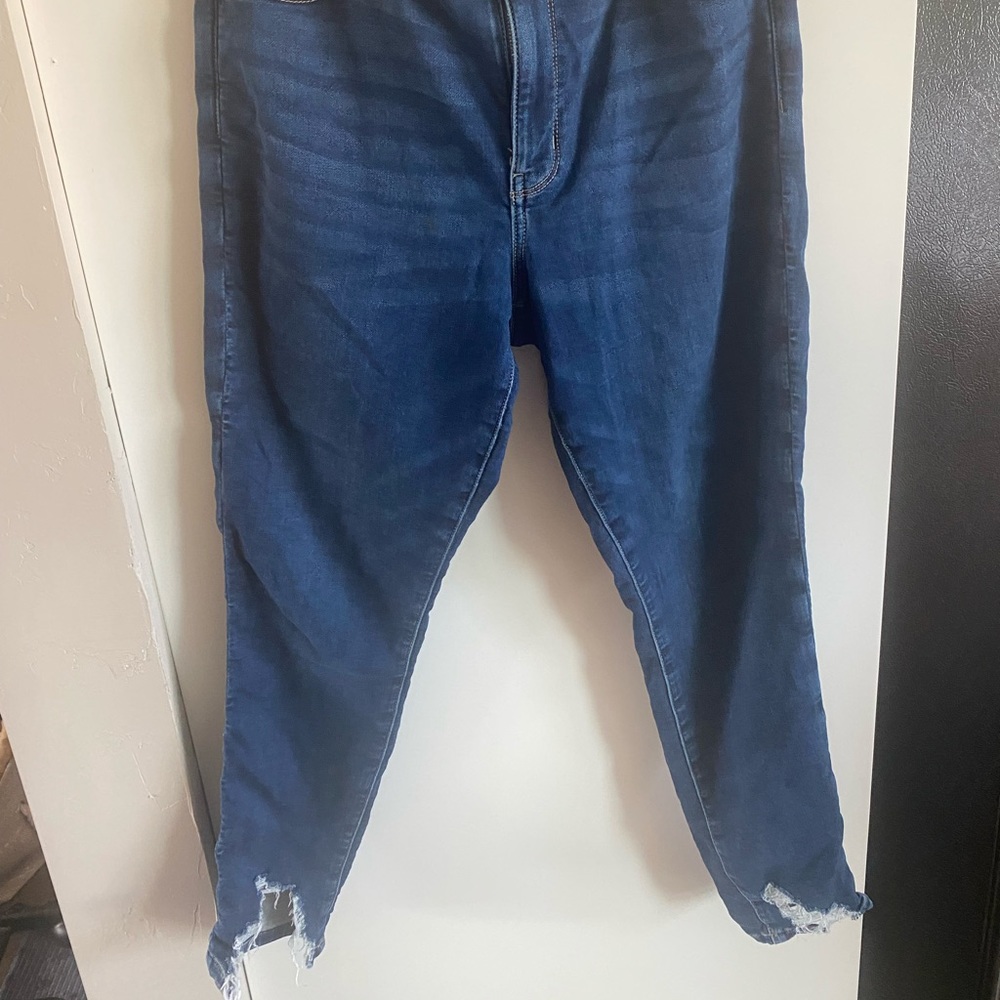 American Eagle size 16 chewed hem jeans